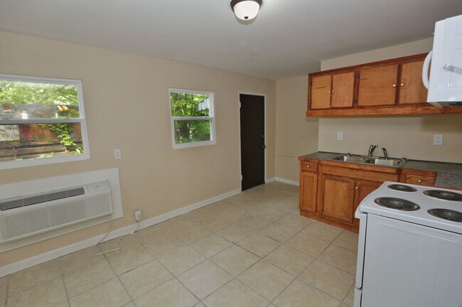 Foto del edificio - 2702 Old Quintard Ave