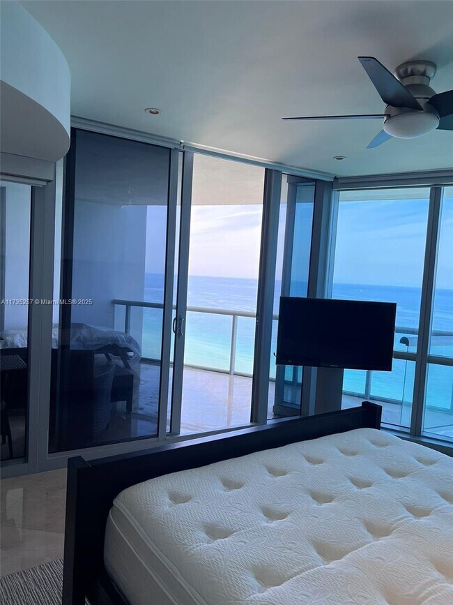 Foto del edificio - 17121 Collins Ave