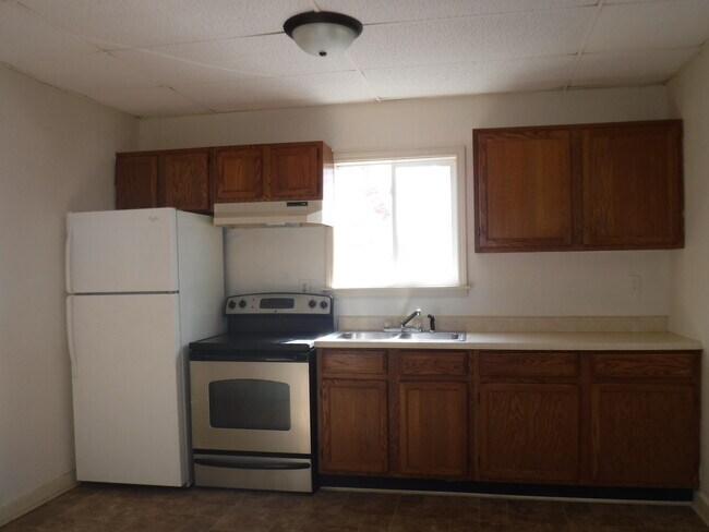 kitchen - 2822 Jules St