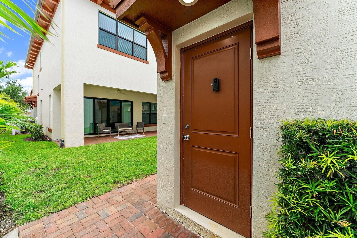 Foto principal - 4084 Faraday Wy
