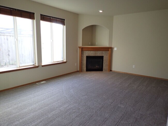 Foto del edificio - Beautiful 5 Bedroom Puyallup Home