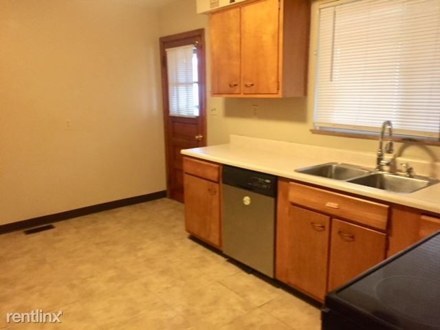 Building Photo - 4 br, 2.5 bath House - 110 Green Oak Dr