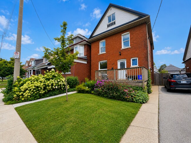 Building Photo - 108 Kensington Ave N