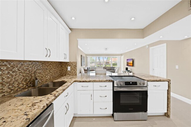 Building Photo - 329 SE 3rd St