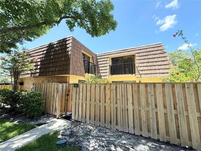 Foto del edificio - 5282 CYPRESS Ct