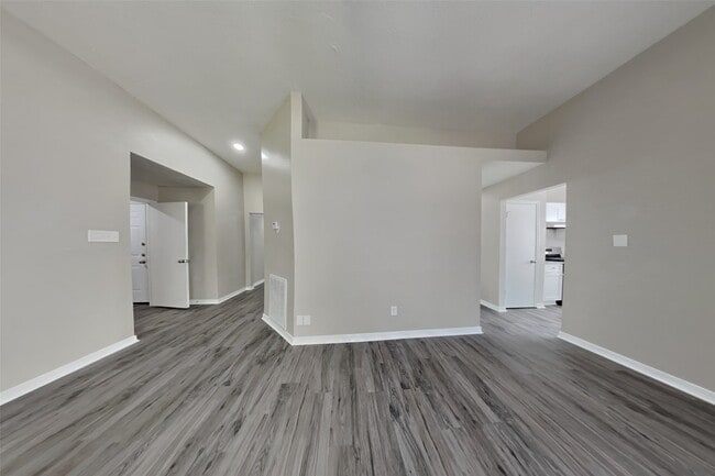 Building Photo - 17914 Autumn Hills Dr