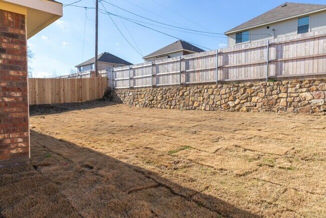 Building Photo - 1508 Swallow Dr