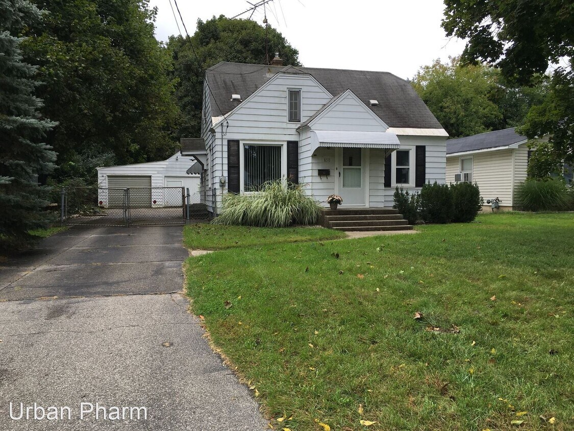 Primary Photo - 3 br, 1 bath House - 658 Wolverine NE