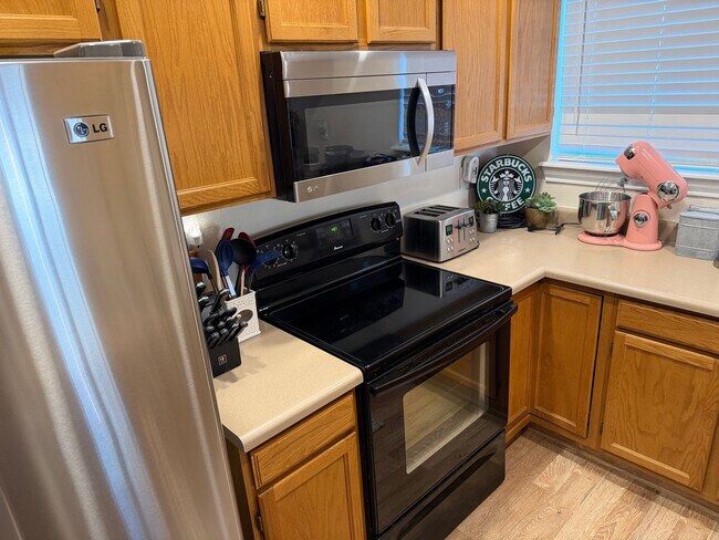 Building Photo - Fully Furnished Townhome in Gunbarrel with Two Bedroom, Two and a half bathroom