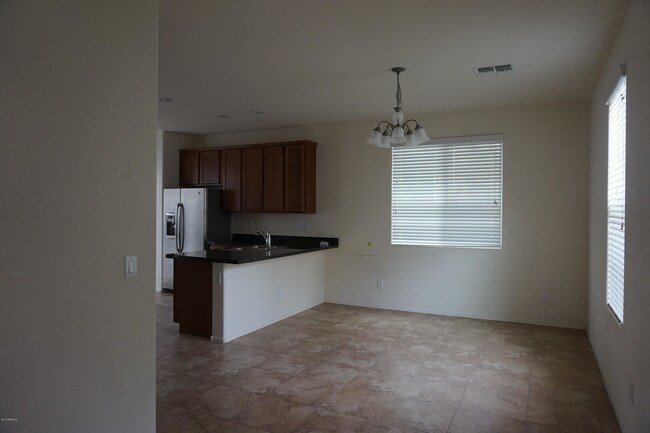 Building Photo - 4115 E Oakland St