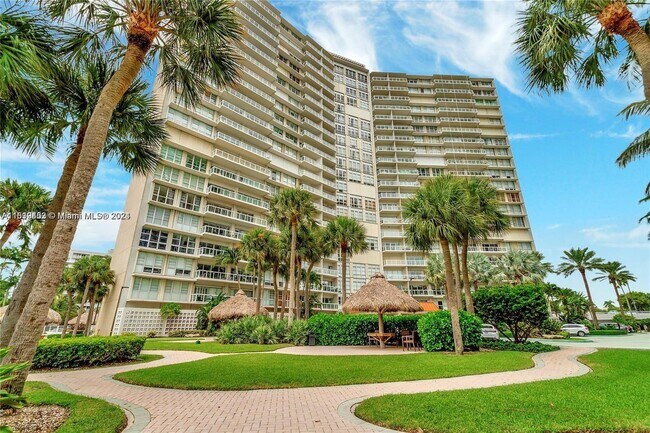 Building Photo - 2451 Brickell Ave