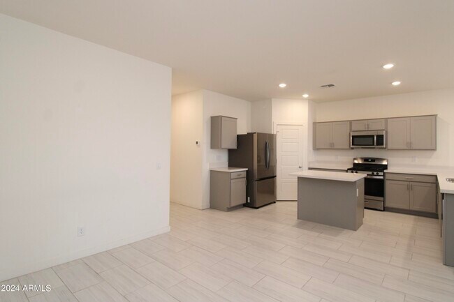 Building Photo - 35236 W Santa Monica Ave