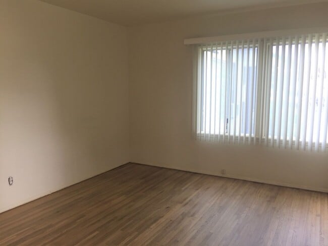 Building Photo - 4848 N Lakewood Blvd