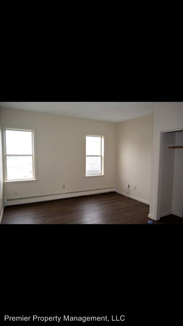 Building Photo - 385 Metacom Ave