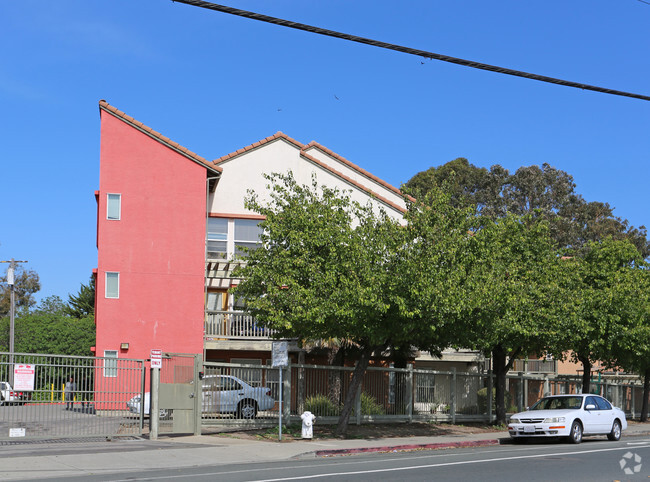 Foto del edificio - CHURCH LANE APARTMENTS