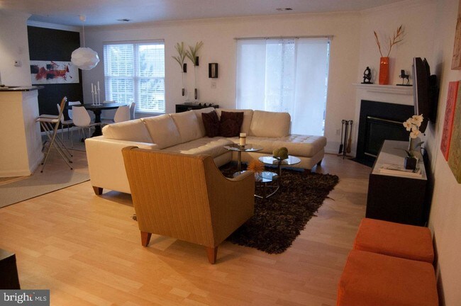 Foto del edificio - 4566 Superior Square