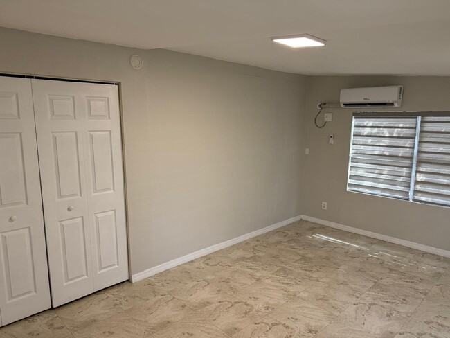 Building Photo - 3196 Normandy Dr