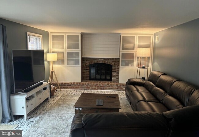 Foto del edificio - 7000 Old Cabin Ln