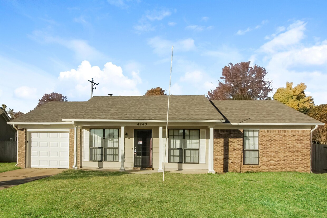 Foto principal - 4240 Water Briar Rd