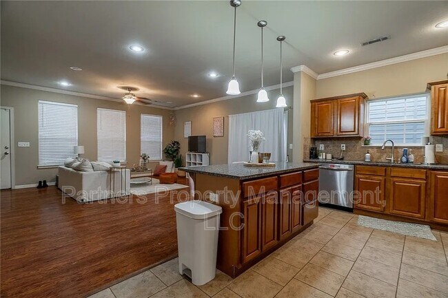 Foto del edificio - 606 N Tennyson Ln