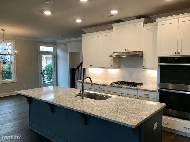 Building Photo - 4 br, 3.5 bath House - 570 Turlington Place