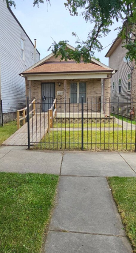Primary Photo - Available Now - Single Family home 2Bed 1 ...