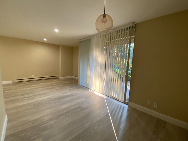 Building Photo - 505 Cypress Point Dr