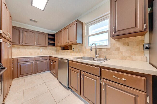 Foto del edificio - Serene 3-Bedroom Home on 1 Acre Lot