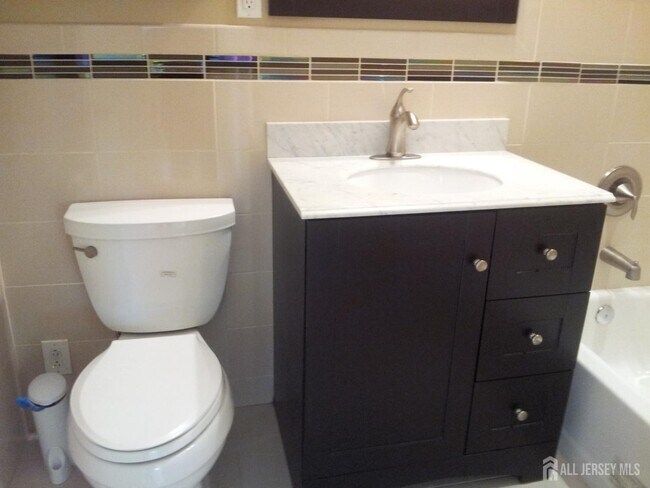 Building Photo - 225 College Dr