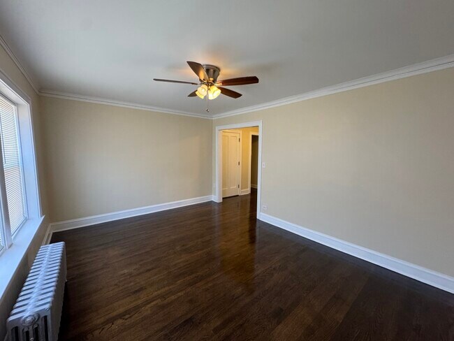 Foto del edificio - 2510 N LeClaire Ave
