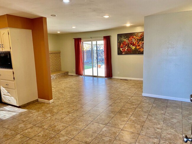 Foto del edificio - 3 br, 2 bath House - 6515 N Orchard St