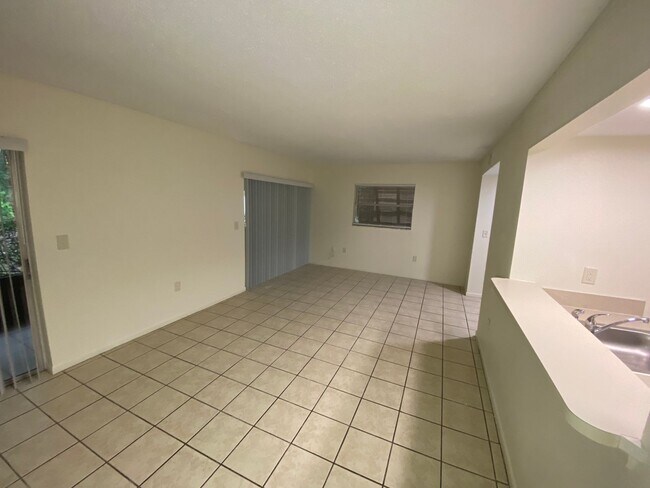 Foto del edificio - 130 Jasmine Woods Ct