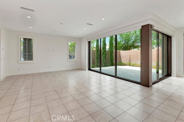 Building Photo - 127 Della