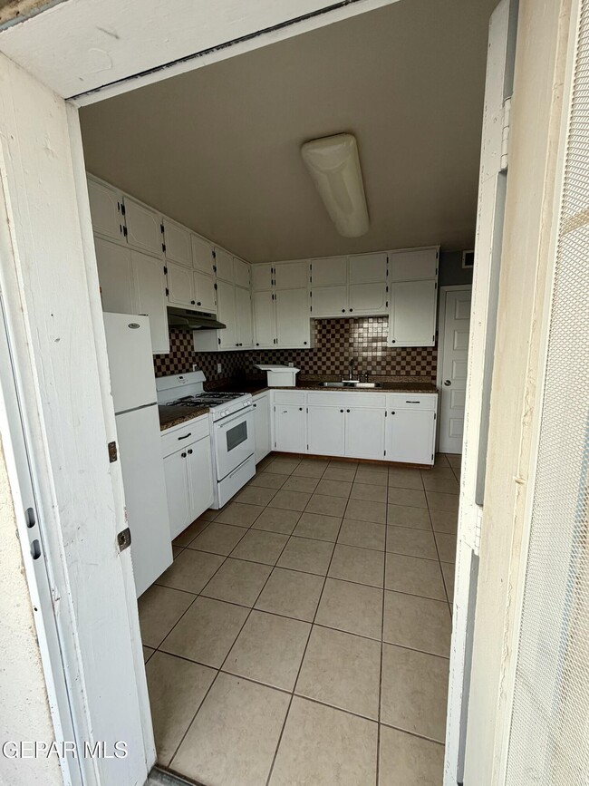 Building Photo - 3820 Savannah Ave