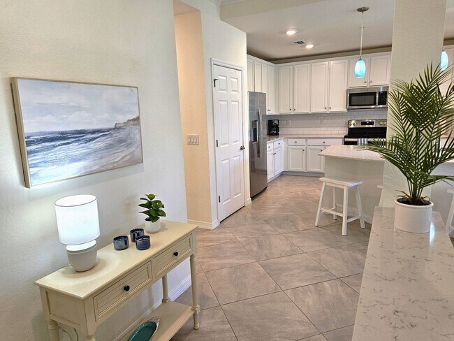 Foto del edificio - Seasonal Short-Term Sought after Sarasota National (Social Membership) with resort like Amenities!