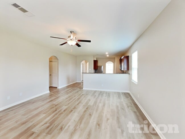 Building Photo - 116 Thorton Vine Dr