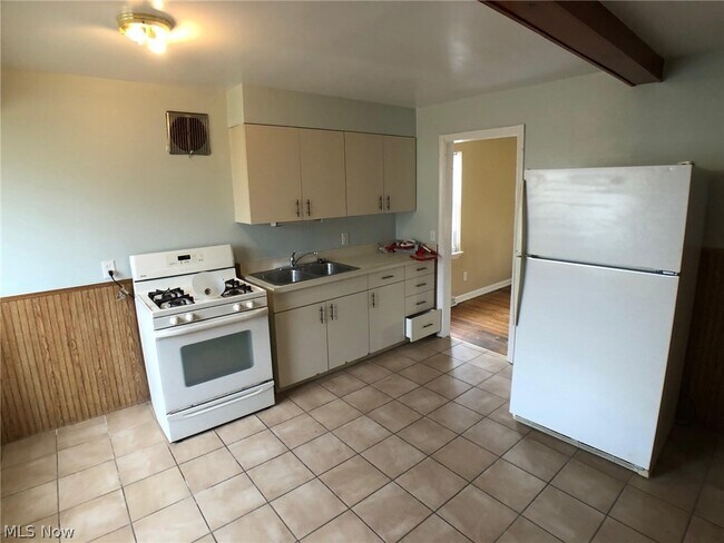 Foto del edificio - 25701 Richards Ave
