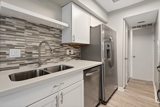 Foto del edificio - 2750 Holly Hall St