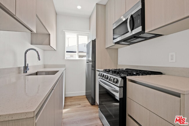 Foto del edificio - 2539 1/4 Cloverdale Ave