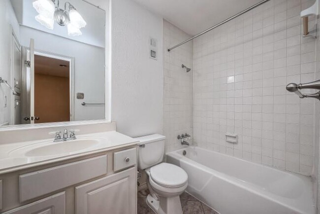 Foto del edificio - 8450 Ariel St