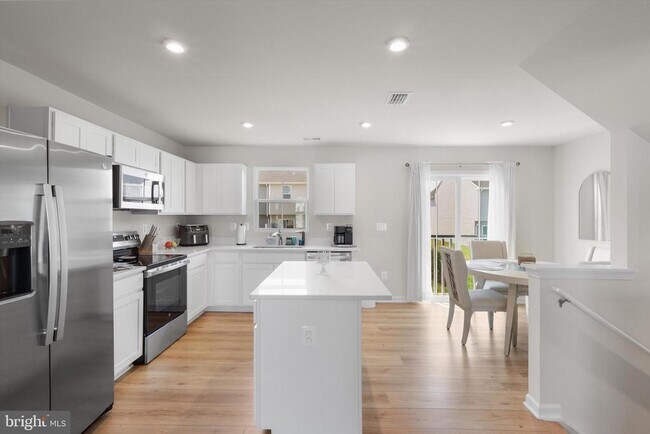 Foto del edificio - 2574 Laurel Pk Dr