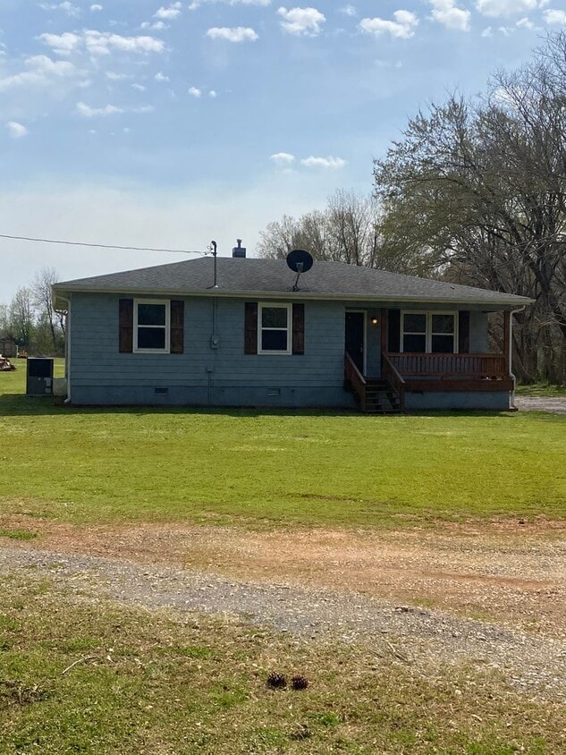 Primary Photo - 3 Bed 1.5 Bath Cozy Country Home! - Muscle...