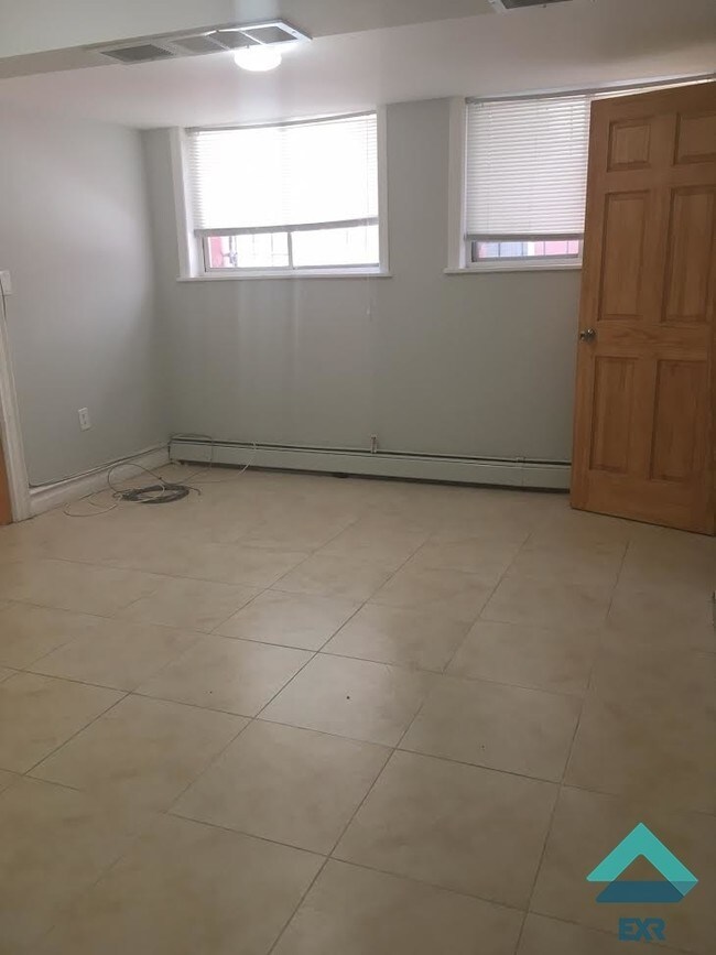 Foto del edificio - 689 Linden Blvd