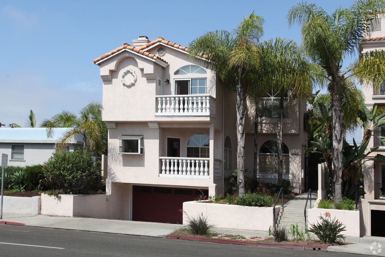 Foto principal - 4064 Front St