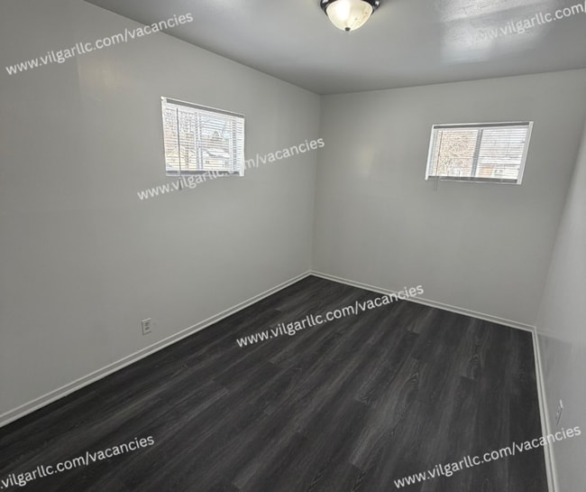 Building Photo - FOR RENT — SPACIOUS 3 BED / 1 BATH HOME