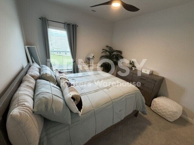 Building Photo - The fully furnished 3 Bedroom 3 bath home is just what you need!
