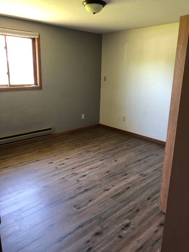 Foto del edificio - 530 Bluebird Ct