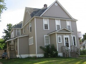 Building Photo - 1001 Main St