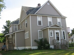 Building Photo - 1001 Main St