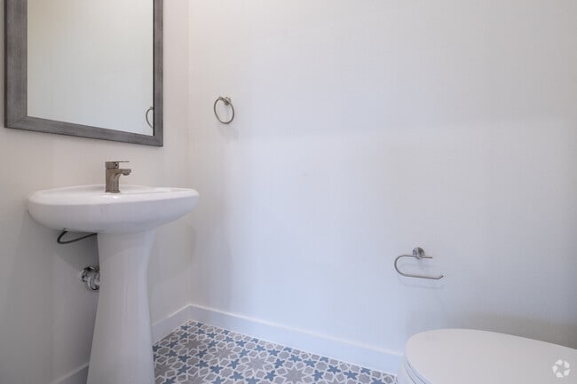 1BR, 1.5BA - 812SF - Half Bath - Oasis at Woodland